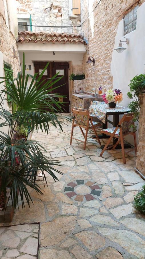 Studio With Garden In רוביני מראה חיצוני תמונה